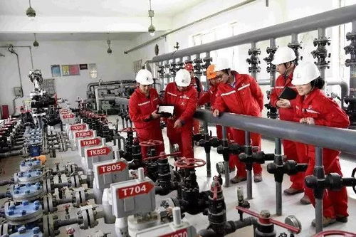 采油三廠深入學習全國兩會精神，劉寶增代表宣講激發(fā)奮進力量